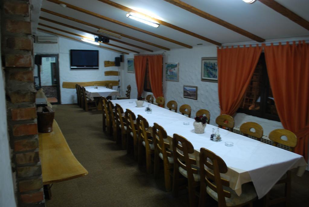 Motel Kiwi Grude Ngoại thất bức ảnh