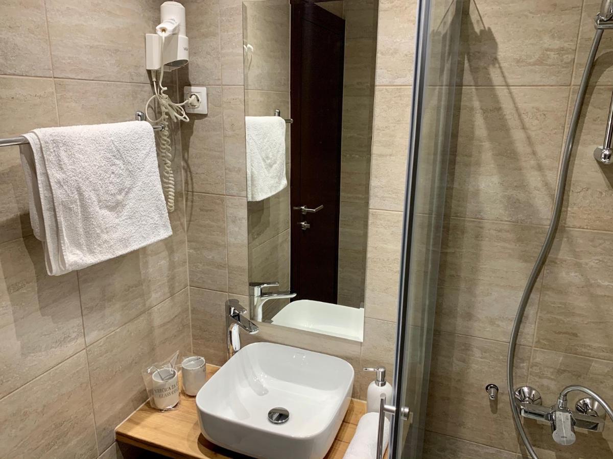 Motel Kiwi Grude Ngoại thất bức ảnh